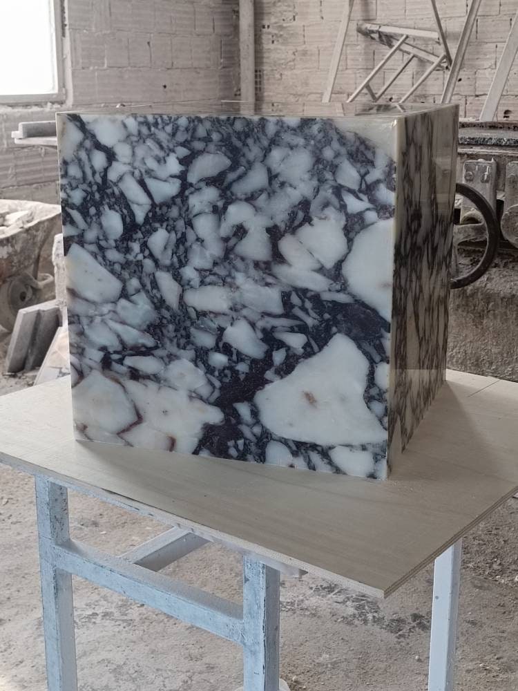 Handmade Calacatta Viola Marble Cube Side Table: Italian End Table (15.7'')