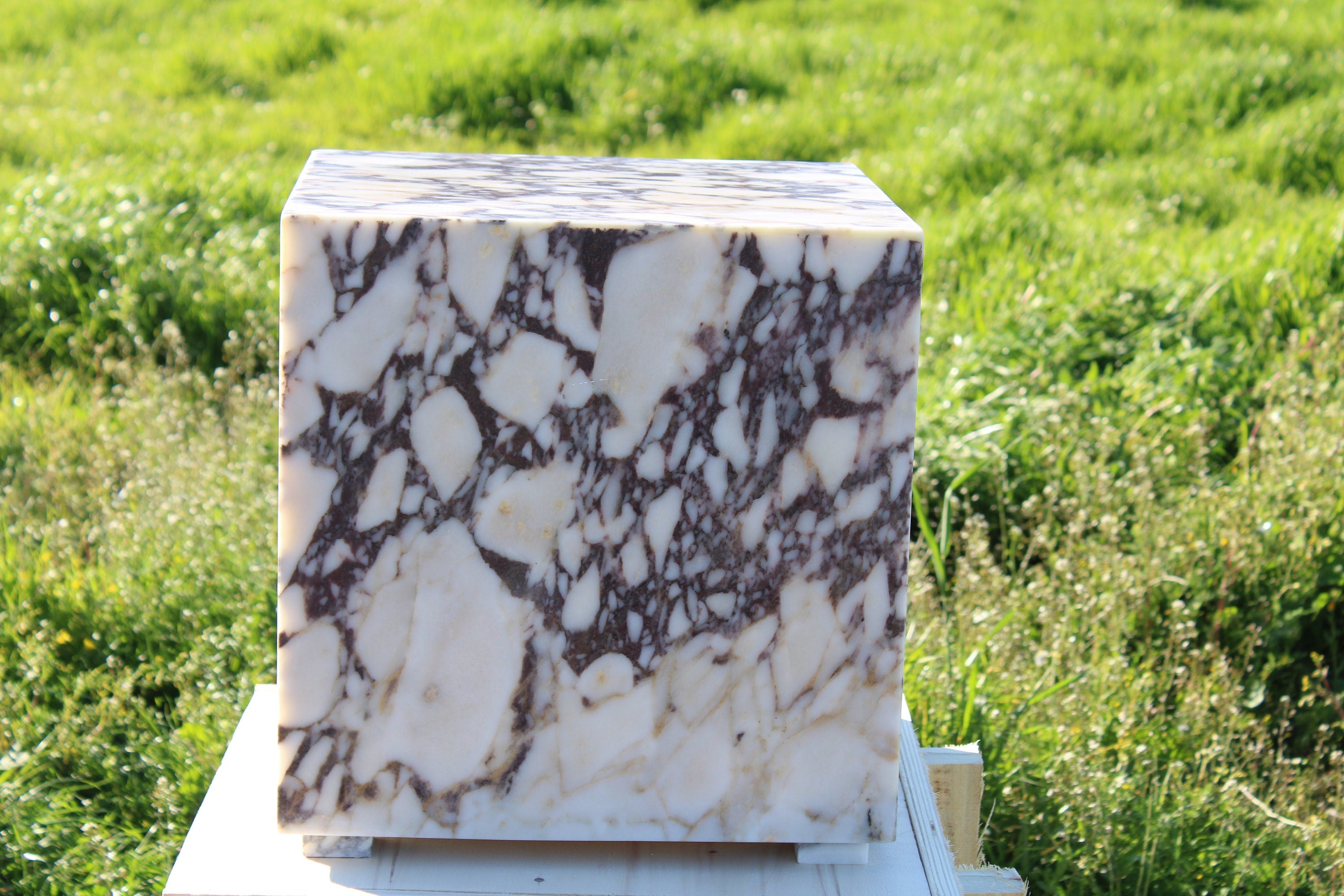 Handmade Calacatta Viola Marble Cube Side Table: Italian End Table (15.7'')