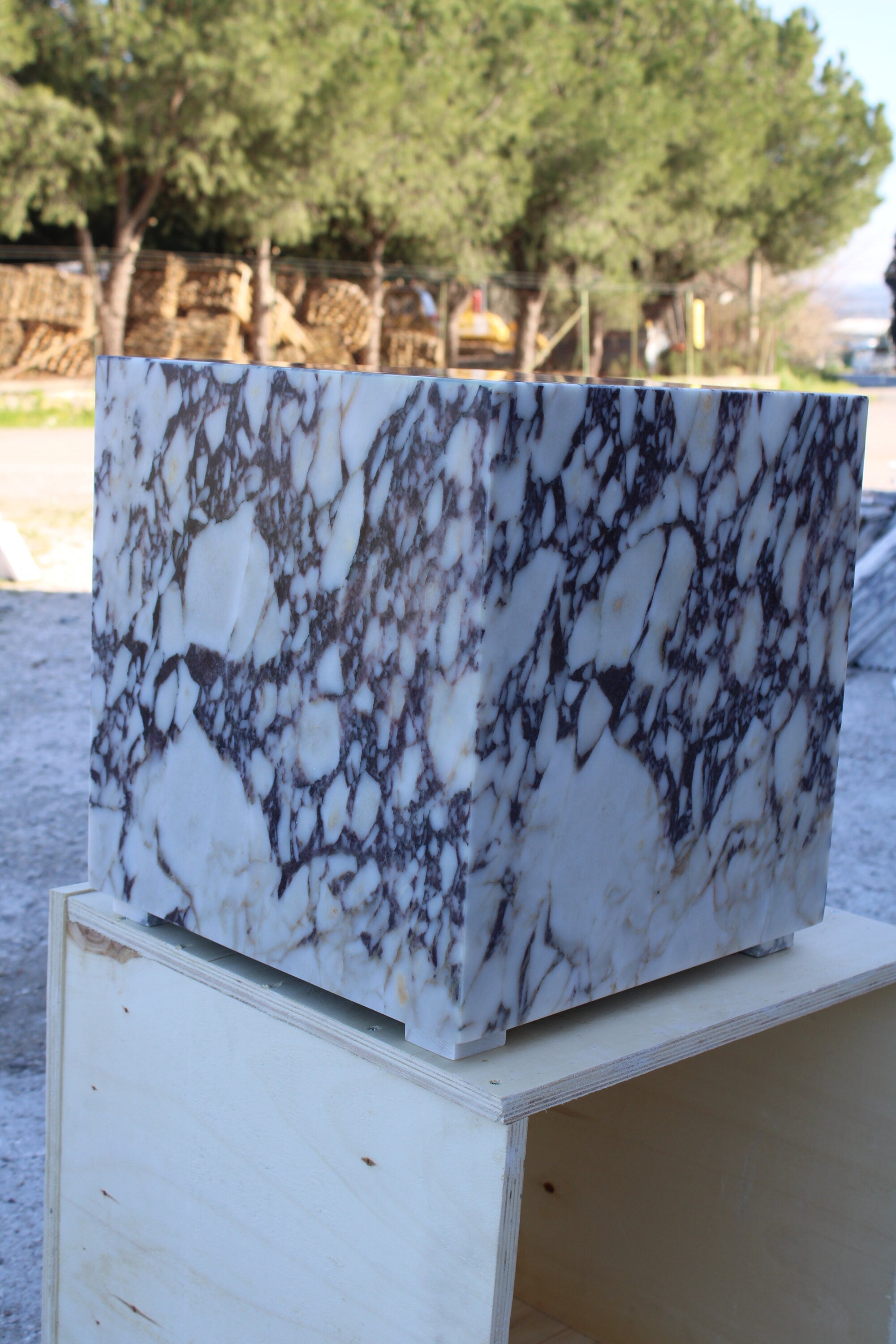 Handmade Calacatta Viola Marble Cube Side Table: Italian End Table (15.7'')