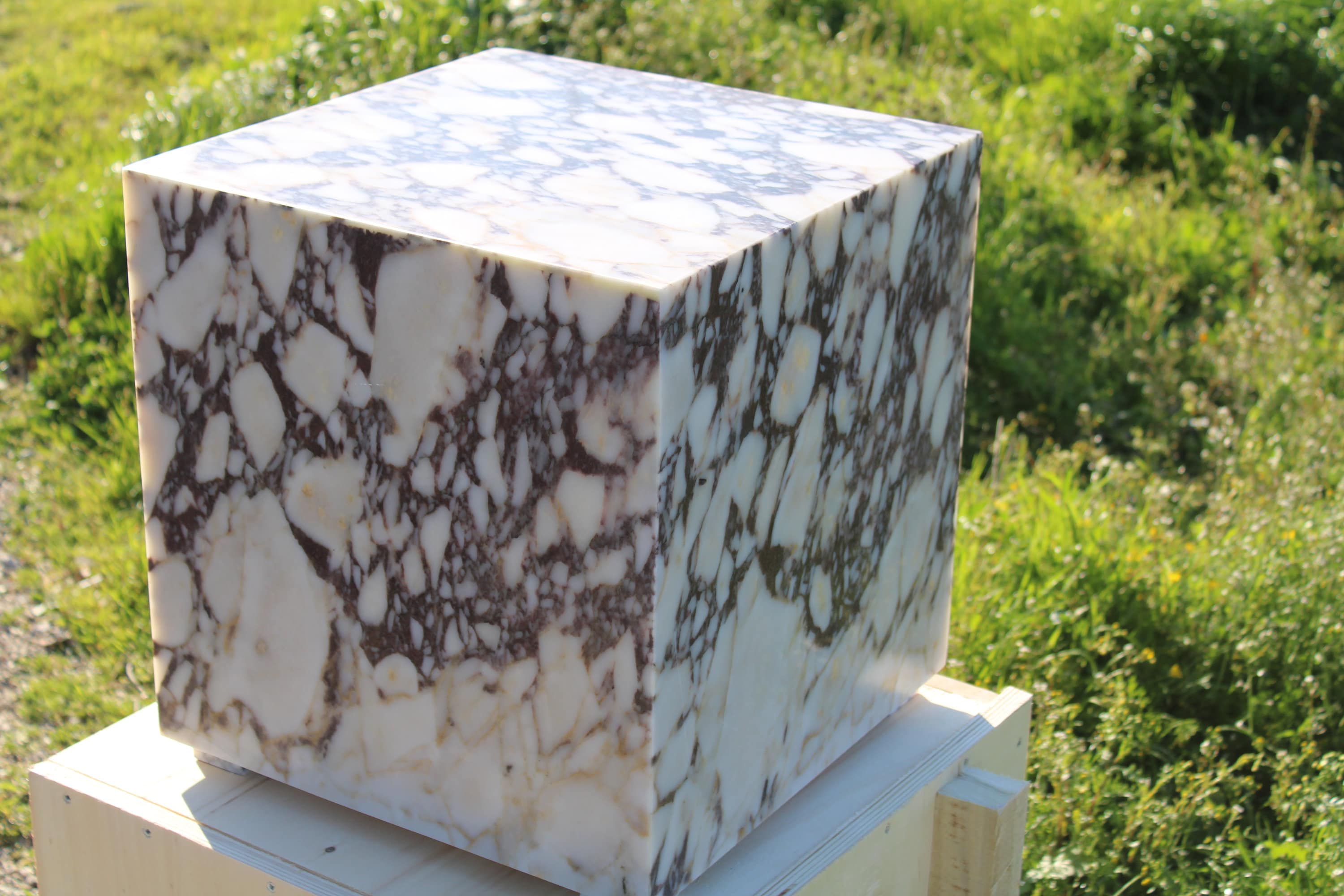 Handmade Calacatta Viola Marble Cube Side Table: Italian End Table (15.7'')
