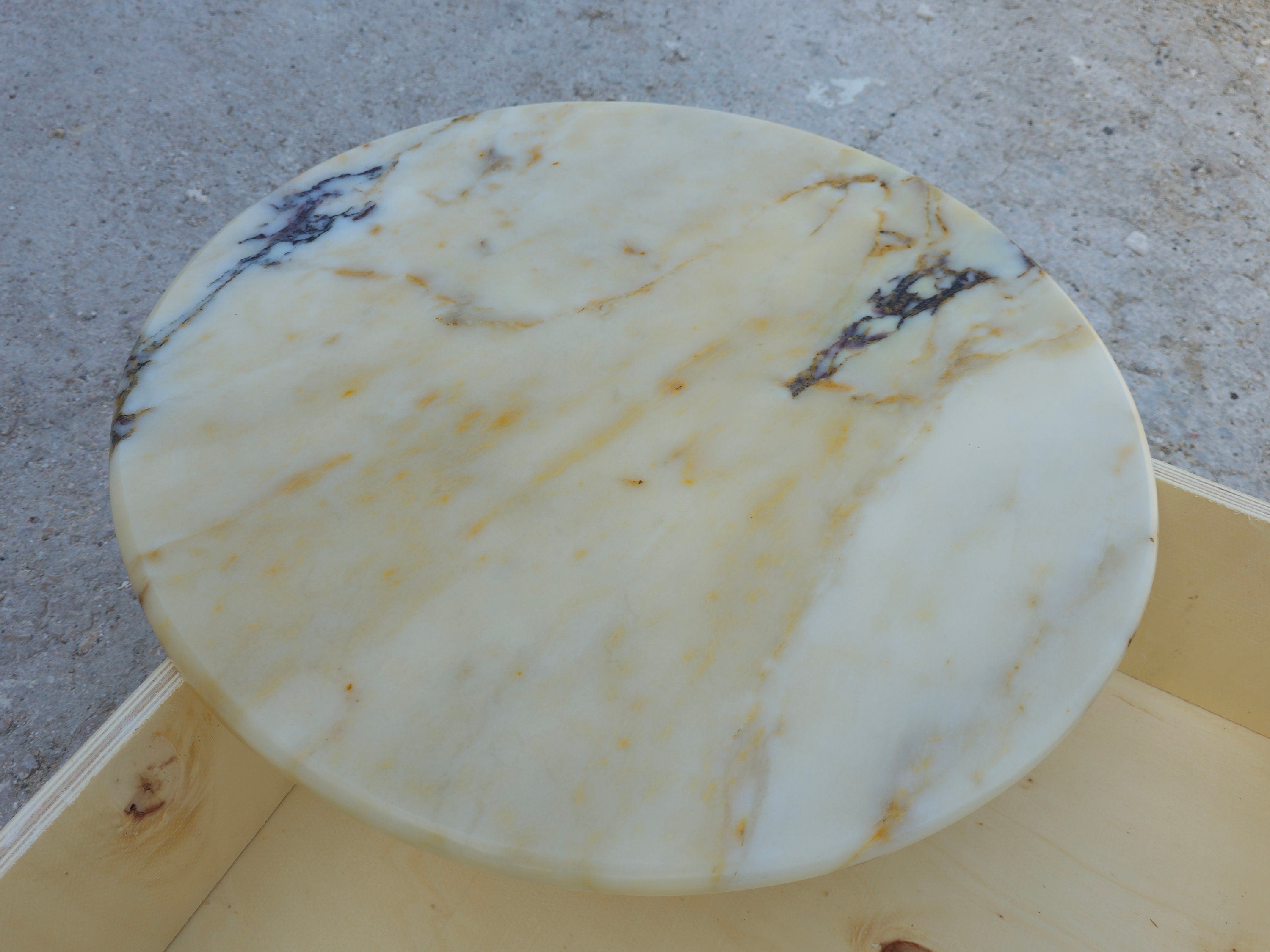 Handmade Calacatta Viola Gold Marble Table Top (23.5 inch)
